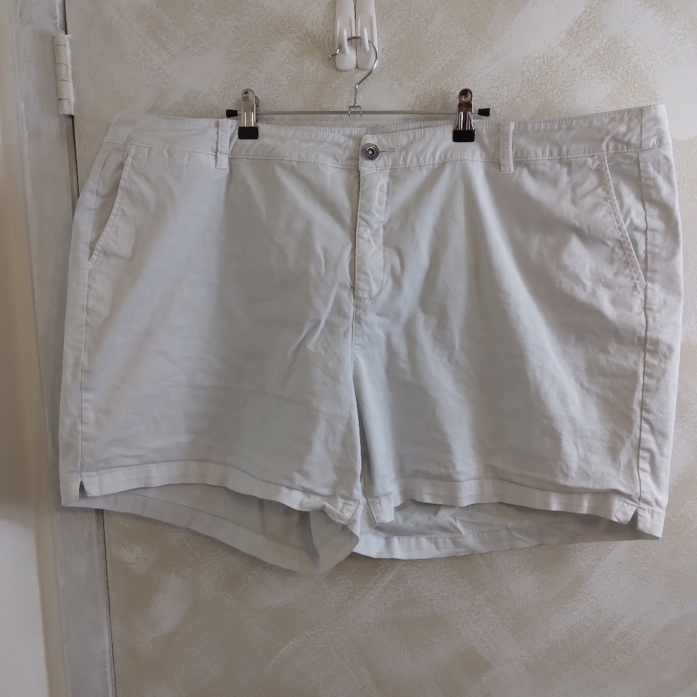 Size 26 Lane Bryant Off White Shorts